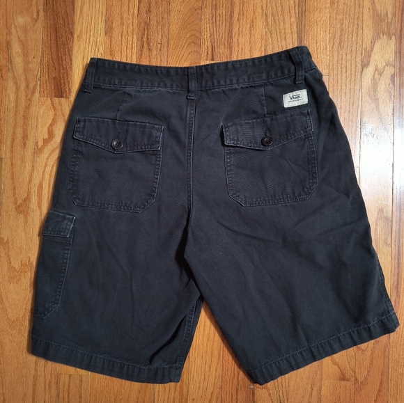 Vans black cargo shorts, waist 32" - Picture 5 of 10